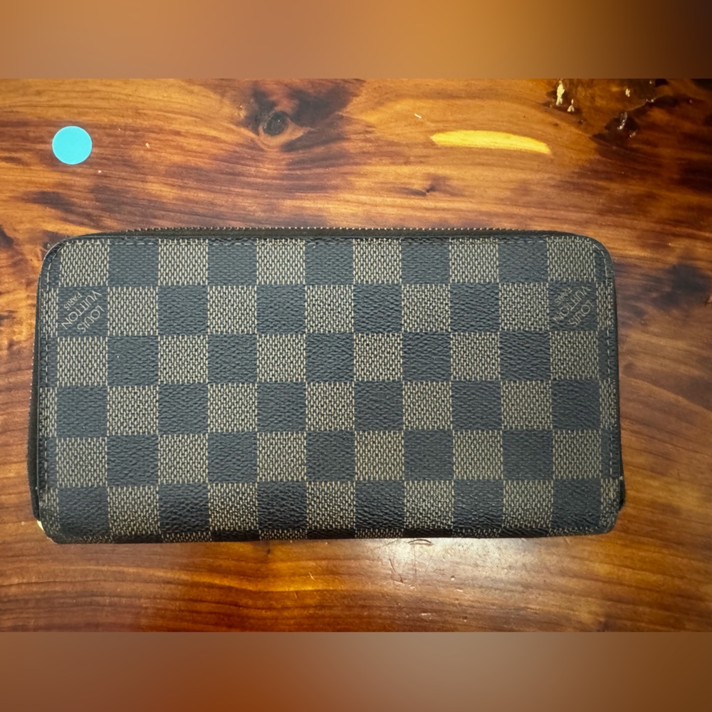 LV Damier wallet